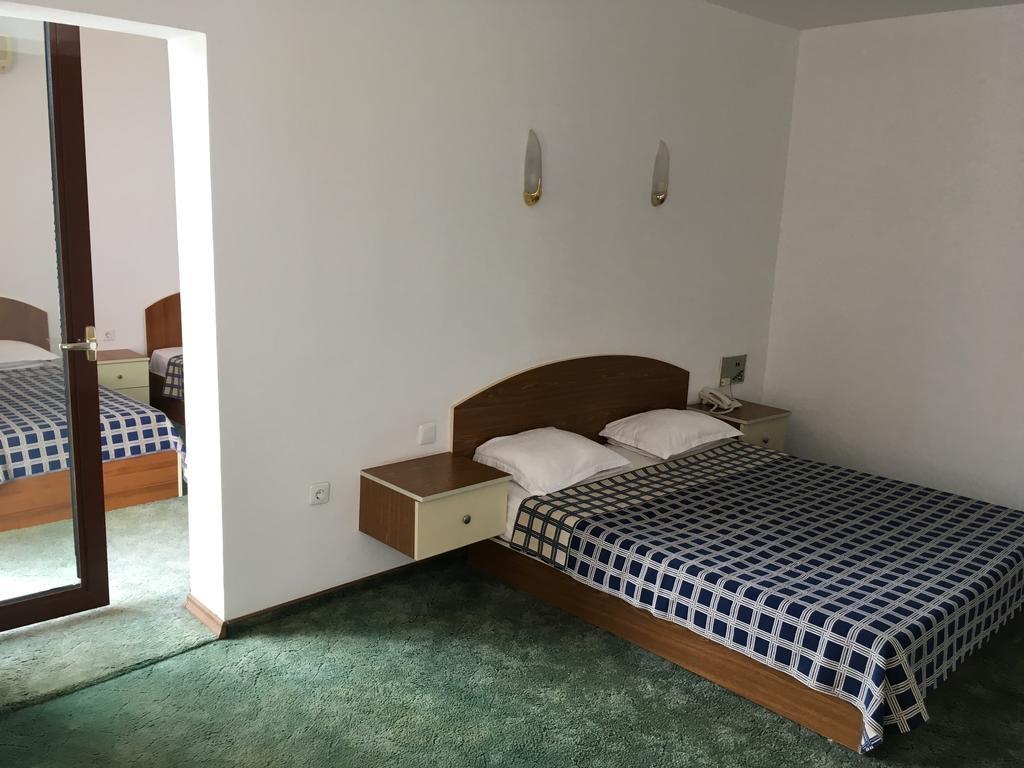 Hotel Corona Sveti Vlas Extérieur photo
